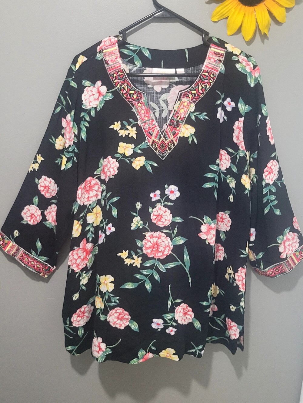BELLE By Kim Gravel Boho Floral V-Neck Embroired Blac Tunic Top Sz L